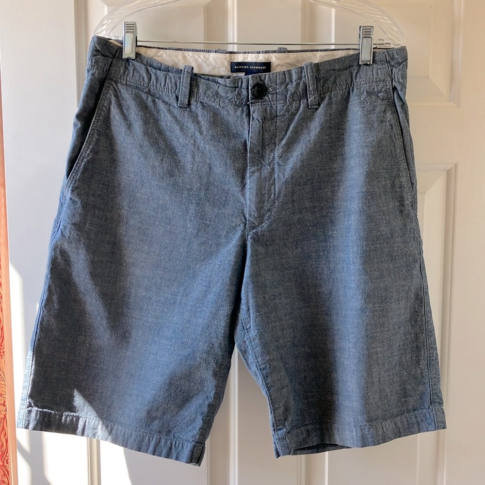 Banana Republic Men’s Light/Cotton Flat Front Shorts